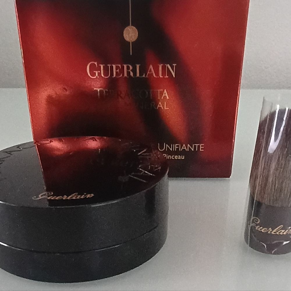 New Guerlain Terracotta Mineral Flawless Bronzing Powder # 01 Light - Picture 4 of 5